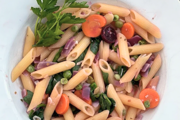 One-Pot Spinach and Green Pea Pasta with Oat Milk
